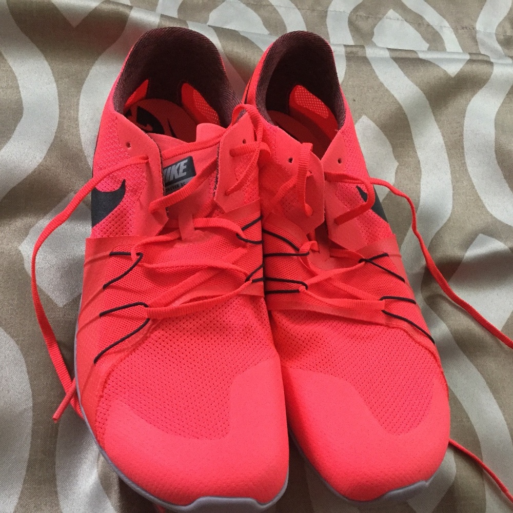 Track shoes